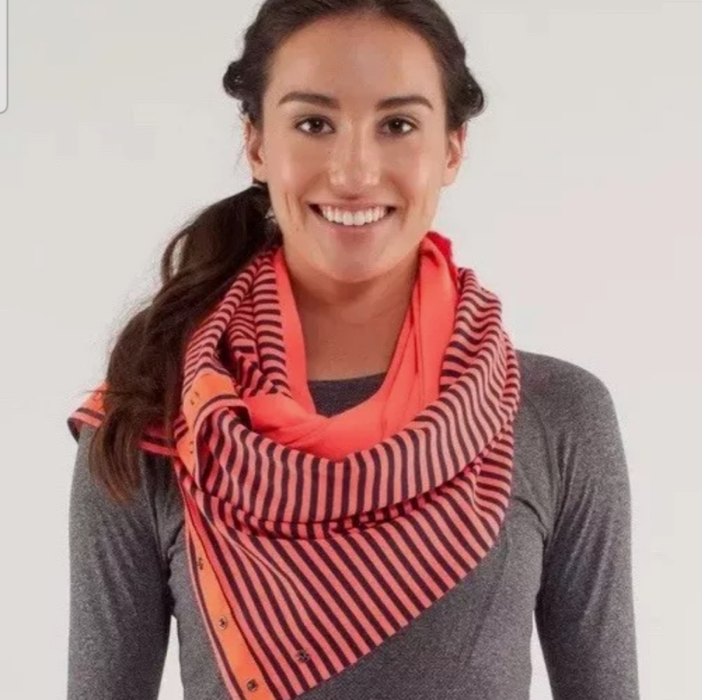 Lululemon Coral & Navy Vinyasa Scarf - Picture 3 of 12